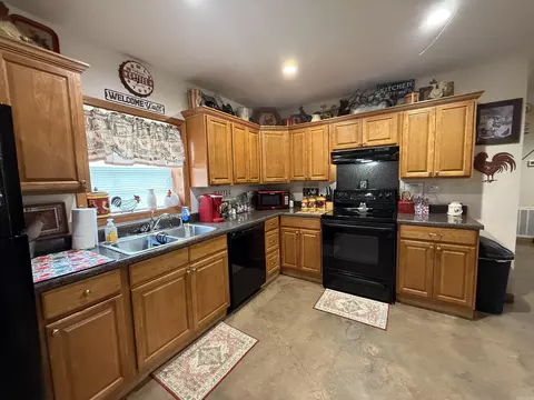 Kitchen - 409 E 13th St, Murfreesboro, AR 71958 photo 6 of 7