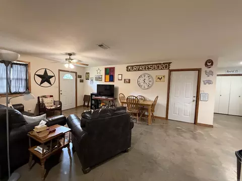 Living - 409 E 13th St, Murfreesboro, AR 71958 photo 5 of 8