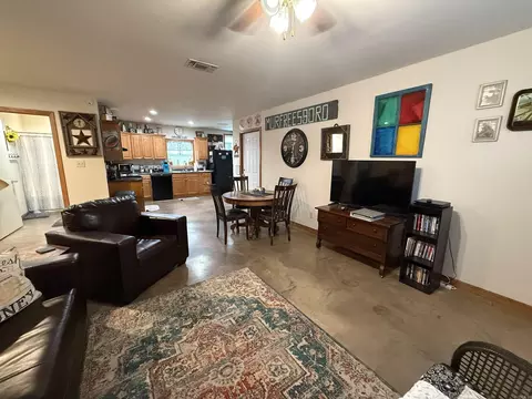 Living - 409 E 13th St, Murfreesboro, AR 71958 photo 4 of 8