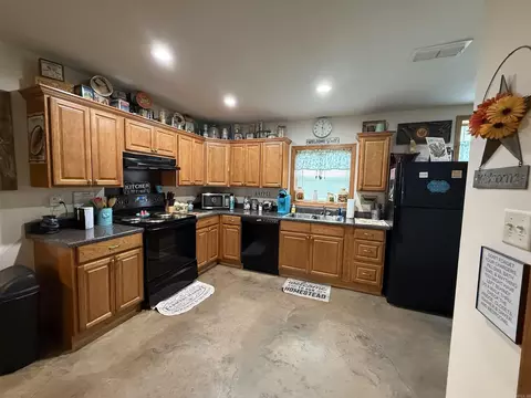Kitchen - 409 E 13th St, Murfreesboro, AR 71958 photo 5 of 7