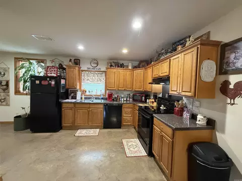Kitchen - 409 E 13th St, Murfreesboro, AR 71958 photo 7 of 7