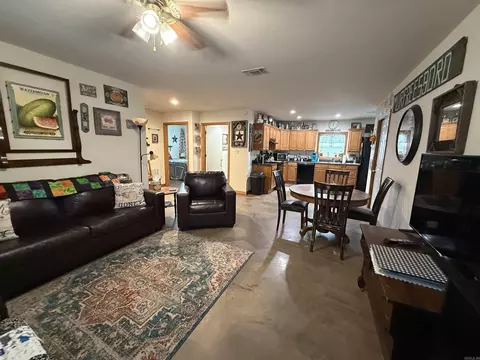 Living - 409 E 13th St, Murfreesboro, AR 71958 photo 2 of 8