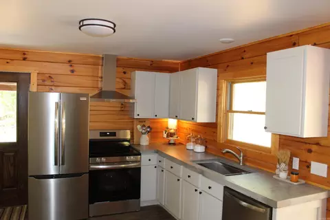 Kitchen - 5354 Endline Rd, Marshall, AR 72650 photo 2 of 2