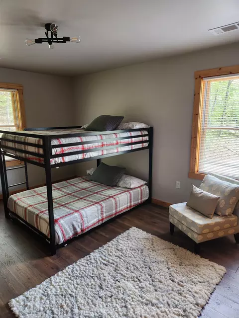 Bedroom - 5354 Endline Rd, Marshall, AR 72650 photo 2 of 2
