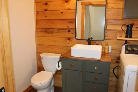 Bath - 5354 Endline Rd, Marshall, AR 72650 photo 1 of 1