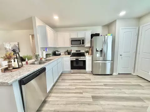 Kitchen - 23 Candlelight Dr, Conway, AR 72032 photo 2 of 3