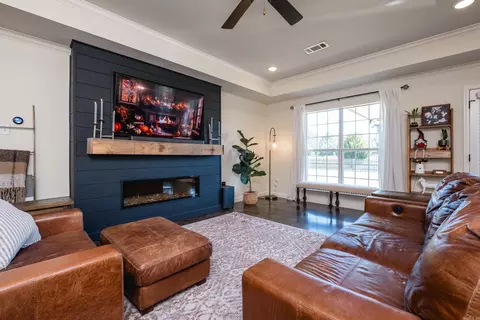 Living - 1810 Jaguar Dr, Conway, AR 72032 photo 2 of 6