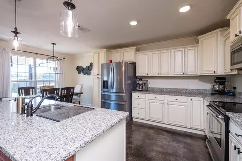 Kitchen - 1810 Jaguar Dr, Conway, AR 72032 photo 6 of 7