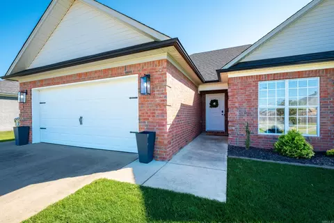 Exterior - 1810 Jaguar Dr, Conway, AR 72032 photo 4 of 13