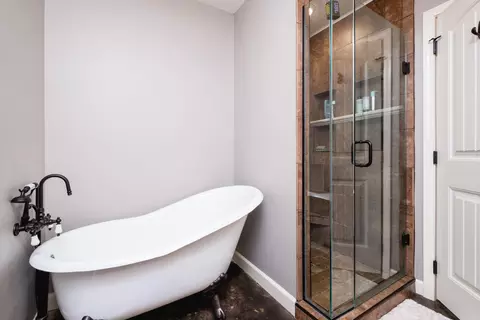 Bath - 1810 Jaguar Dr, Conway, AR 72032 photo 1 of 3