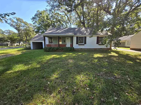 905 Cedar St, Crossett, AR 71635