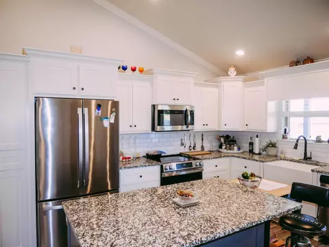 Kitchen - 10 Patti Cv, Ward, AR 72176 photo 4 of 5