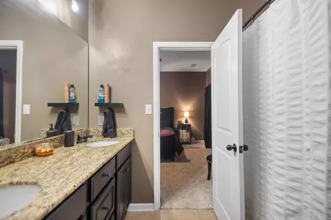 Bath - 1601 Katrina Dr, Bryant, AR 72022 photo 1 of 3
