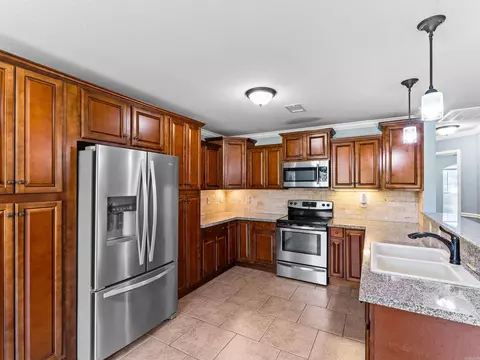 Kitchen - 224 Bobwhite Trl, Lonoke, AR 72086 photo 1 of 3