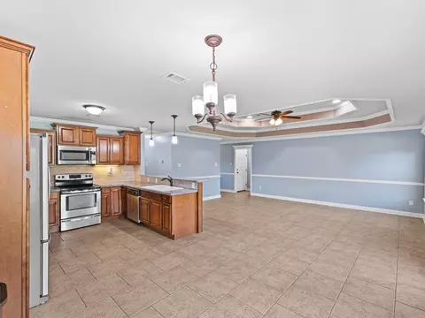 Living - 224 Bobwhite Trl, Lonoke, AR 72086 photo 2 of 2