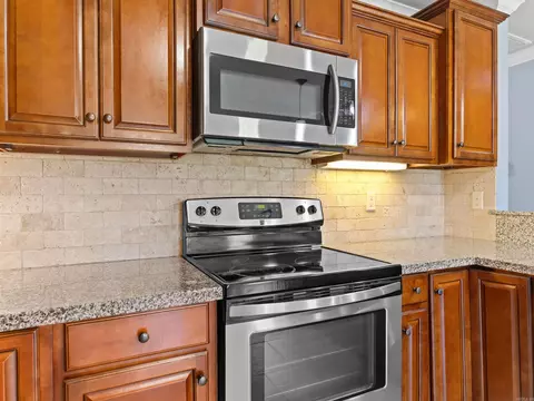 Kitchen - 224 Bobwhite Trl, Lonoke, AR 72086 photo 2 of 3