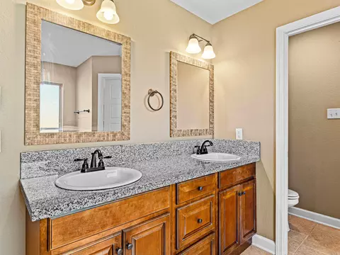 Bath - 224 Bobwhite Trl, Lonoke, AR 72086 photo 3 of 7