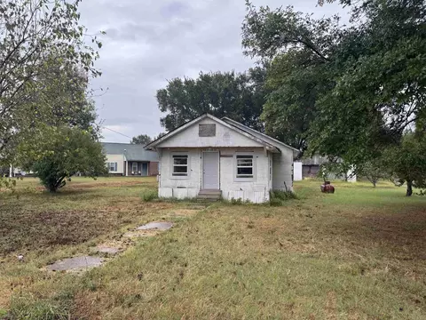 435 Spruce St, Holly Grove, AR 72069