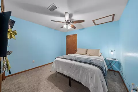 Bedroom - 415 Crooked Rd, De Queen, AR 71832 photo 2 of 3