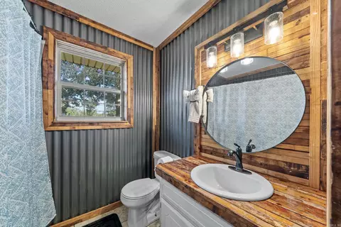 Bath - 415 Crooked Rd, De Queen, AR 71832 photo 5 of 5