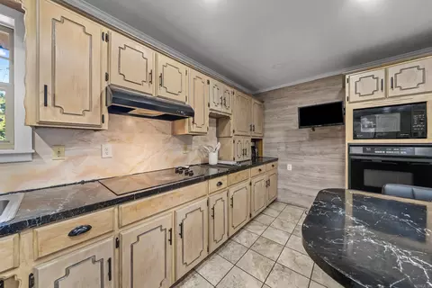 Kitchen - 415 Crooked Rd, De Queen, AR 71832 photo 3 of 4