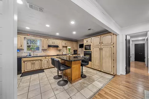 Kitchen - 415 Crooked Rd, De Queen, AR 71832 photo 1 of 4