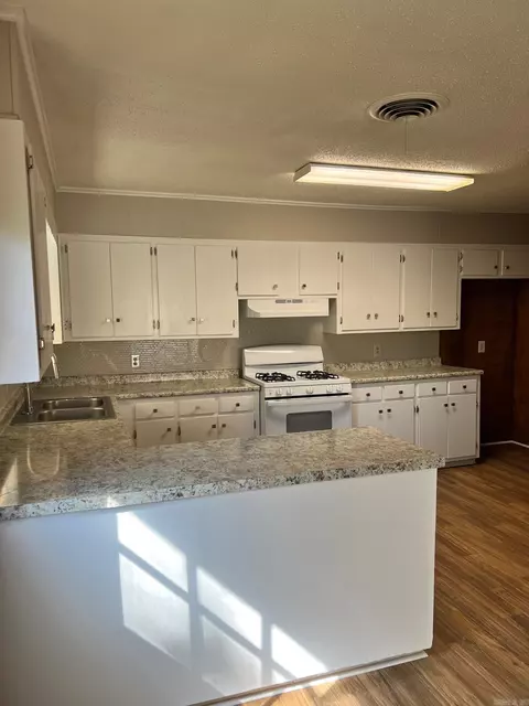 Kitchen - 6204 Dollarway, Pine Bluff, AR 71602 photo 3 of 3