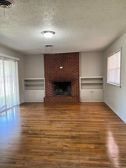 Living - 6204 Dollarway, Pine Bluff, AR 71602 photo 3 of 3