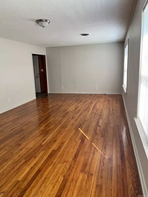 Living - 6204 Dollarway, Pine Bluff, AR 71602 photo 2 of 3