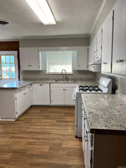Kitchen - 6204 Dollarway, Pine Bluff, AR 71602 photo 2 of 3