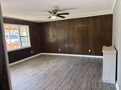235 E 10th St, Newark, AR 72562 photo 7