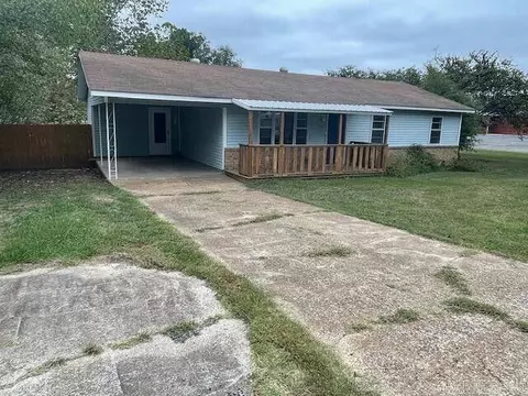 235 E 10th St, Newark, AR 72562 photo 2