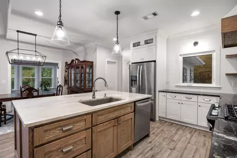 Kitchen - 225 Red Hawk Cir, Paron, AR 72122 photo 2 of 3