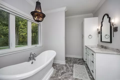Bath - 225 Red Hawk Cir, Paron, AR 72122 photo 4 of 6