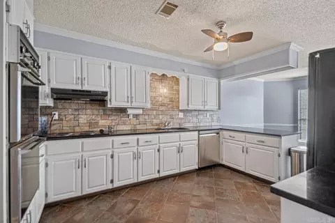 Kitchen - 5917 Oakbrook Rd, Alexander, AR 72002 photo 1 of 3