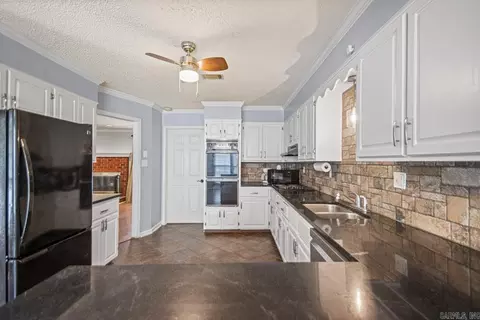 Kitchen - 5917 Oakbrook Rd, Alexander, AR 72002 photo 3 of 3