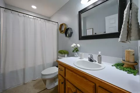 Bath - 1101 Redbud Dr, Mena, AR 71953 photo 5 of 5