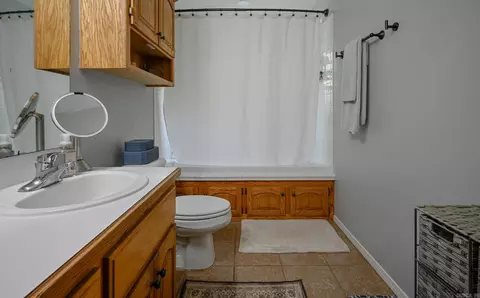 Bath - 1101 Redbud Dr, Mena, AR 71953 photo 2 of 5