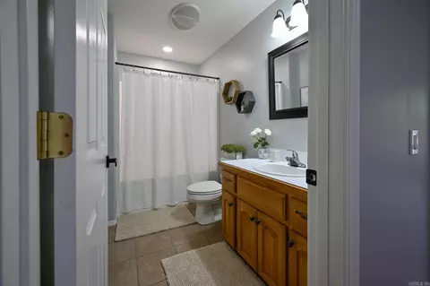 Bath - 1101 Redbud Dr, Mena, AR 71953 photo 4 of 5