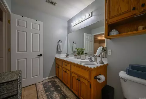 Bath - 1101 Redbud Dr, Mena, AR 71953 photo 3 of 5