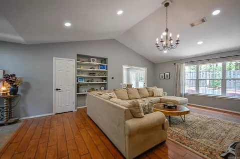 Living - 1101 Redbud Dr, Mena, AR 71953 photo 2 of 2