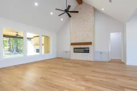 Living - 6047 Charley Pl, Benton, AR 72019 photo 2 of 5