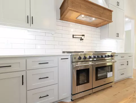 Kitchen - 6047 Charley Pl, Benton, AR 72019 photo 7 of 8