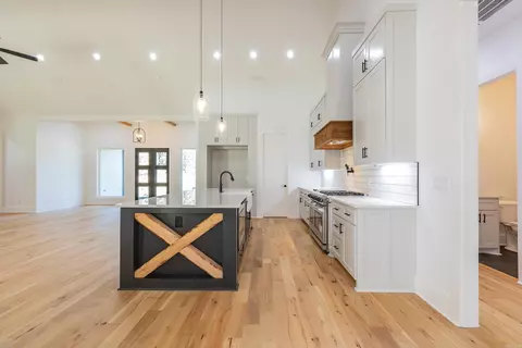 Kitchen - 6047 Charley Pl, Benton, AR 72019 photo 3 of 8
