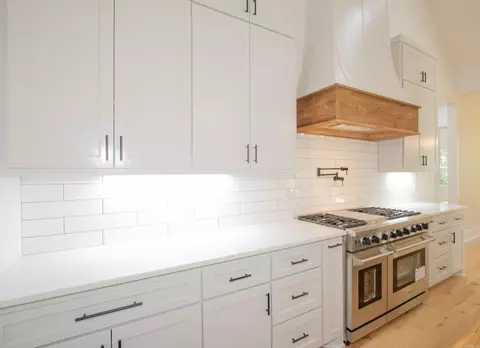 Kitchen - 6047 Charley Pl, Benton, AR 72019 photo 6 of 8