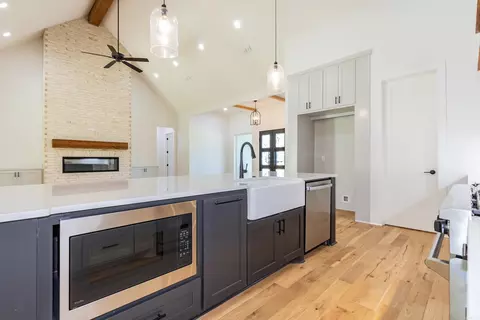 Kitchen - 6047 Charley Pl, Benton, AR 72019 photo 4 of 8