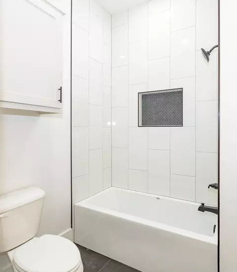Bath - 6047 Charley Pl, Benton, AR 72019 photo 3 of 3