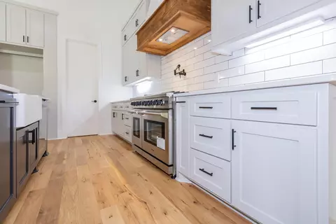 Kitchen - 6047 Charley Pl, Benton, AR 72019 photo 2 of 8