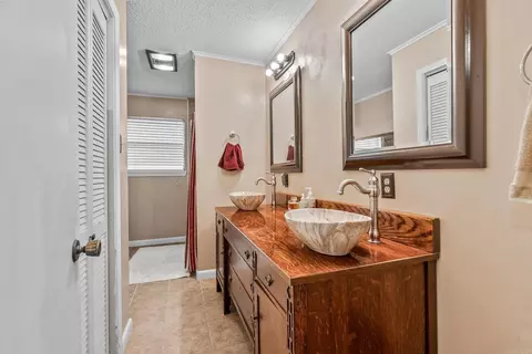 Bath - 13402 Old River Dr, Scott, AR 72142 photo 2 of 4