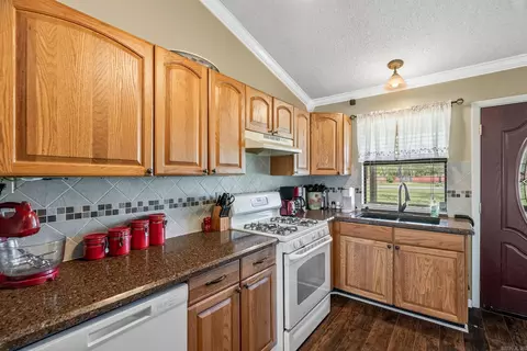 Kitchen - 13402 Old River Dr, Scott, AR 72142 photo 2 of 5